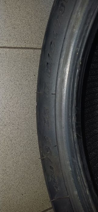 Vende se conjunto de pneus de mota PIRELLI
