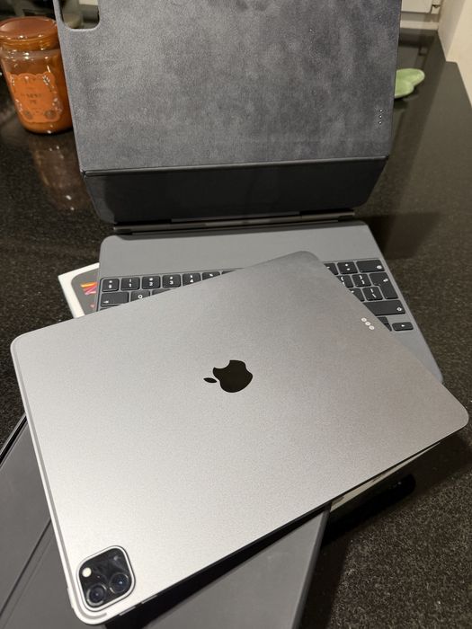 Ipad Pro 12.9’’ 6 generacji + Magick Keyboard+ Pencil IDEAŁ