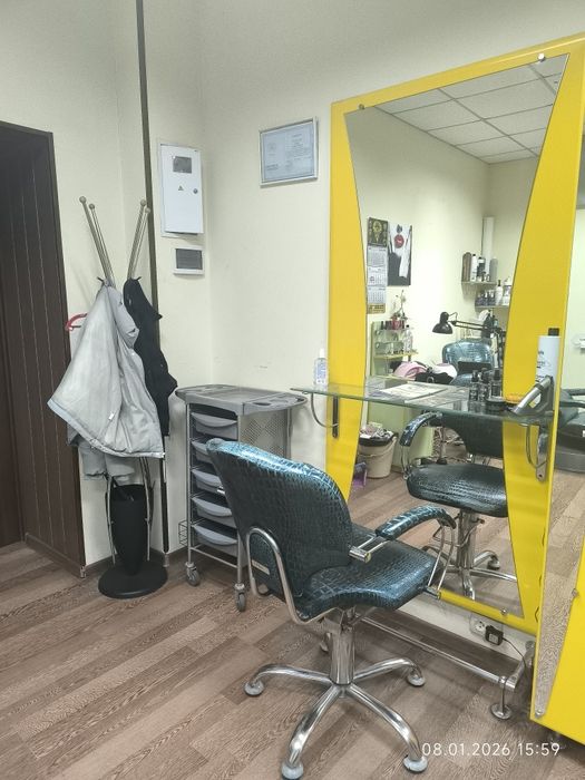 Сдается в аренду комната и место для парикмахера и мастер маникюра.