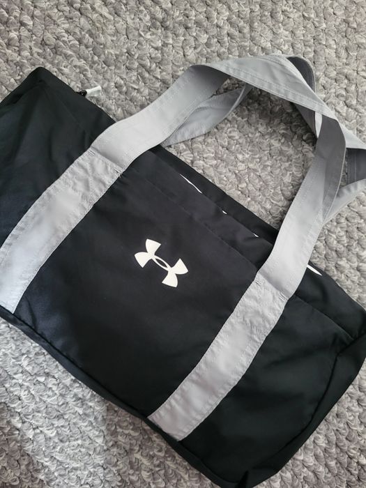 Lekka kurtka UNDER  ARMOUR  134/140  kangurka wiatrówka