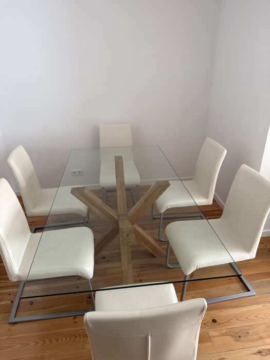 Mesa de vidro com 6 cadeiras