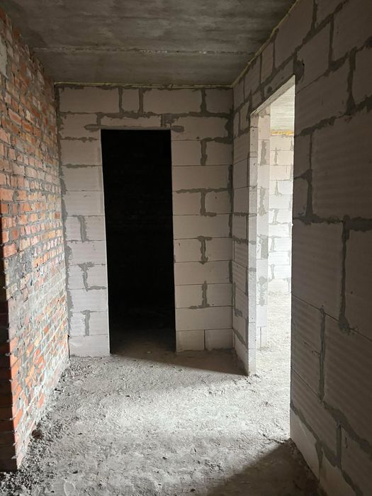 Продається квартира в цегляному будинку на Дружбі