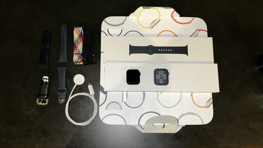 Apple Watch SE gen 2 40mm Midnight + 3 paski + kabel