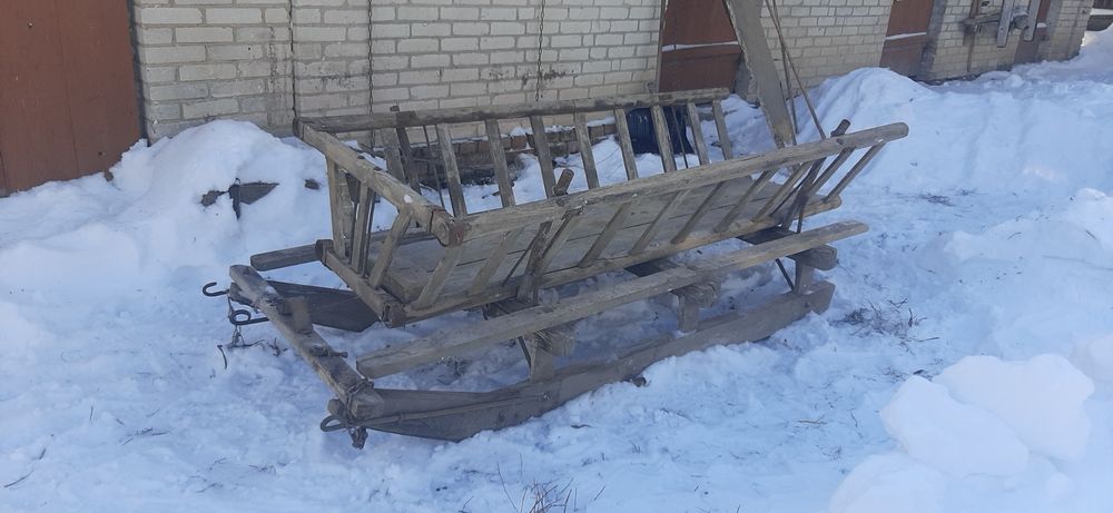 Продам кінні сані у відмніому стані 8000.можливий торг .Власник 1