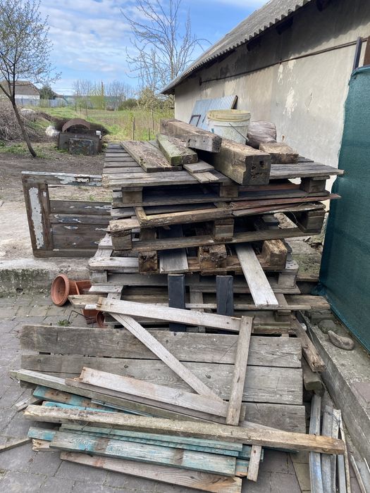 Бруски деревяні, відрізки дошки, палети, паркан