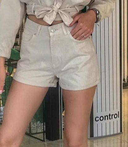 Шорти бежеві літні