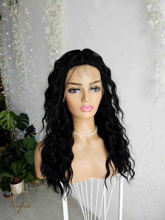 Peruka Iga premium lacefront czarna naturlany efekt fale loki