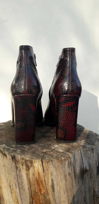 Bordowe botki na słupku, r. 39