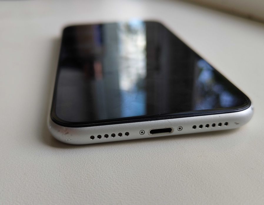 iPhone XR 64gb white