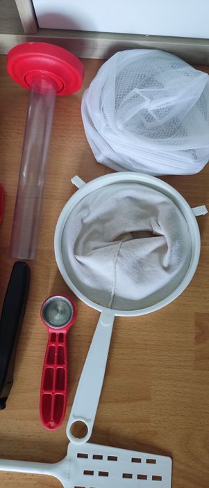 Material diverso para fazer e engarrafar cerveja e outras bebidas
