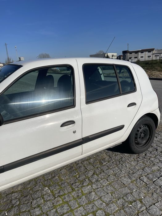Renault Clio 1.2 DCI – 2003 – Muito Económico