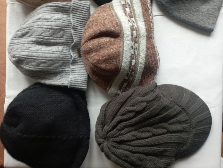 Шапки чоловічі та жіночі