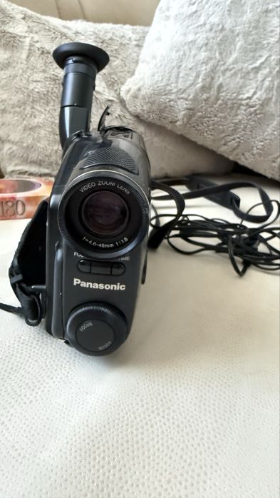 Продам касетну камеру Panasonic з сумкою