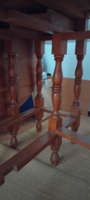 Mesa de abas e cadeiras em pinho e sofás!