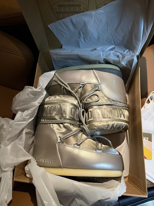 Низькі мунбути Moon Boot Icon low glance Platinum