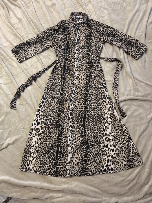 Трендова леопардова сукня