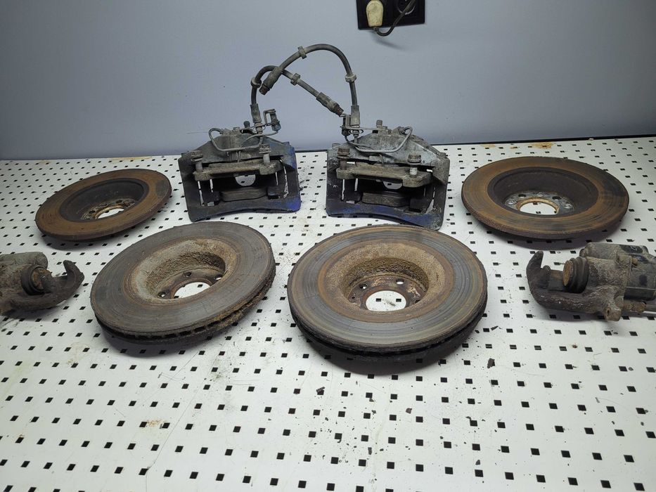 SWAP Hamulców Audi A6 C6 Przód 320mm + Tyl 300 mm Zaciski Tarcze Osłony Jarzmo Klocki