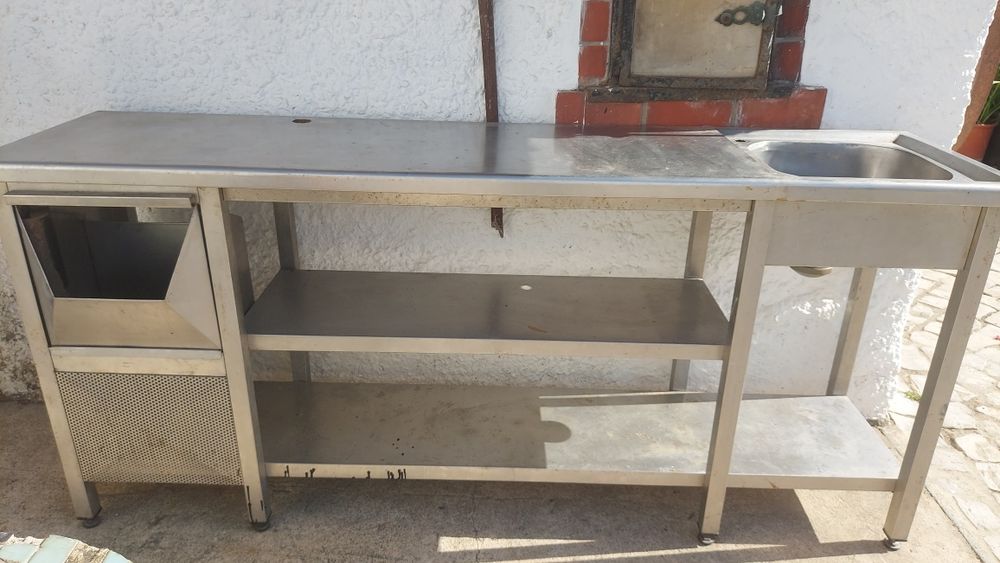 Stainless steel counter with sink and coffee hopper64285172317059124