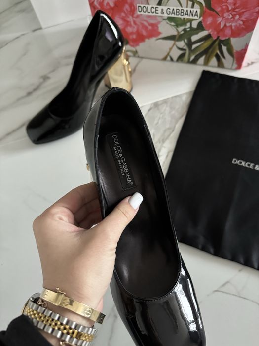 Туфли черные лаковые  karol