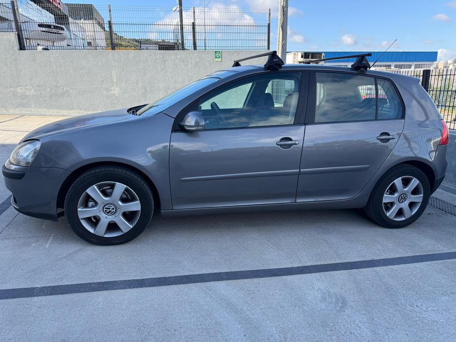 Golfo automático impecável  pode trazer mecânico ano 2006 motor 1900  5⃣ portas  tudo bem eu vendo porque tenho outro carro e esse o golf está   novo