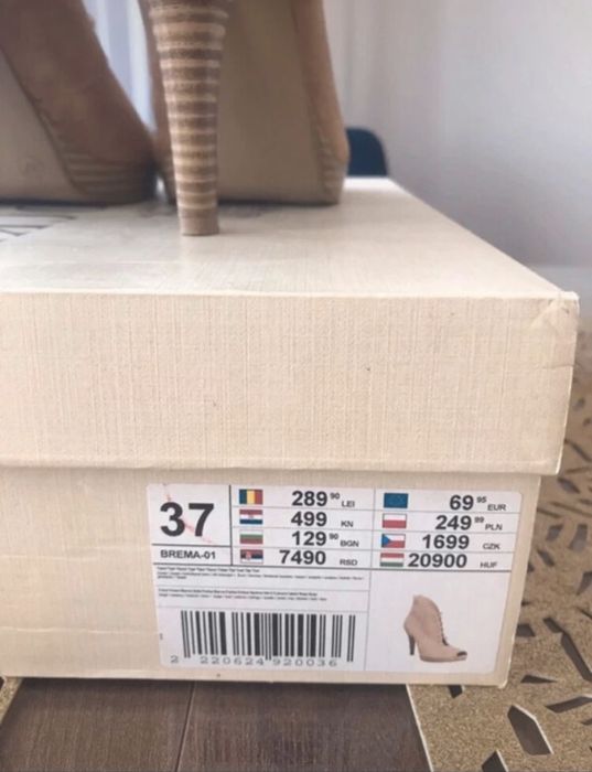 Sandały na obcasie, botki sznurowane