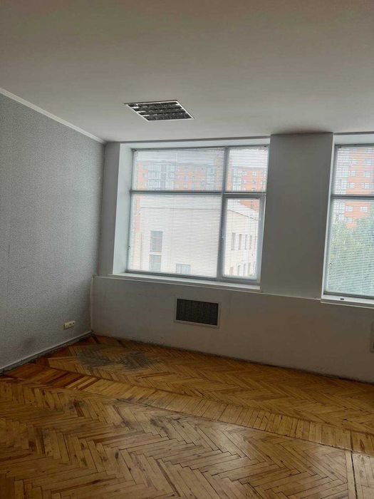 Оренда офісних кабінетів 15- 50 м² у спокійній локації
