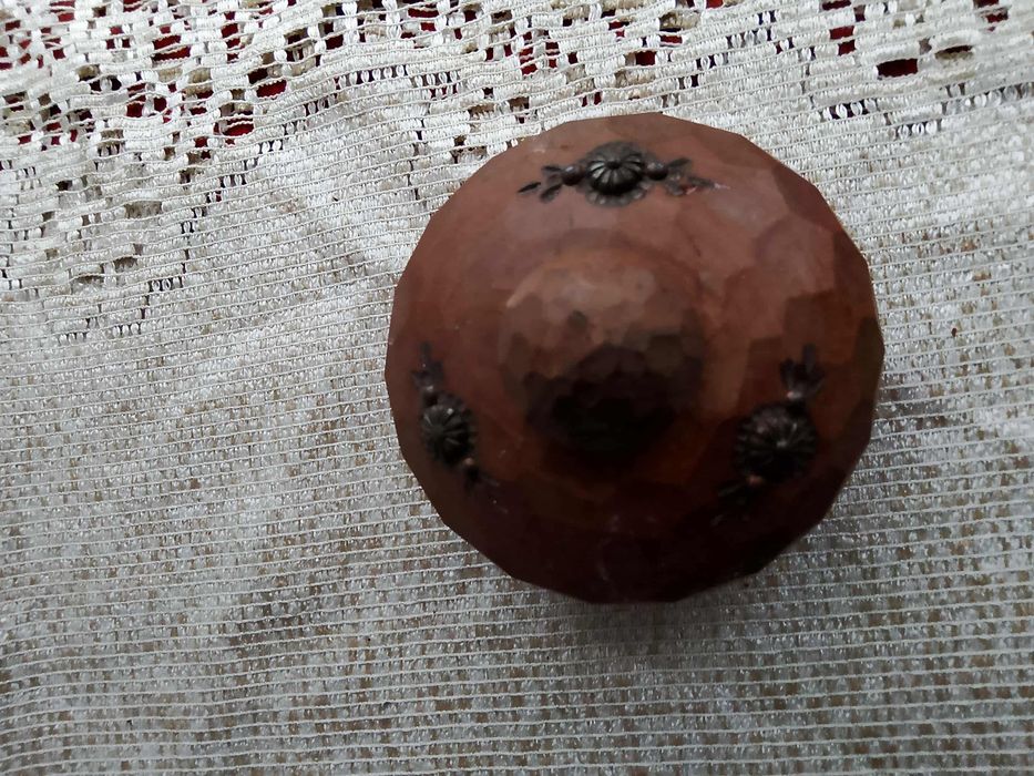 Ręcznie rzeźbiona szkatułka