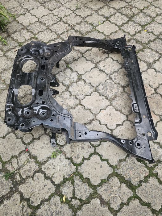 Продам підрамник нв аутлендер 4 гібрід і посилювач бампера .