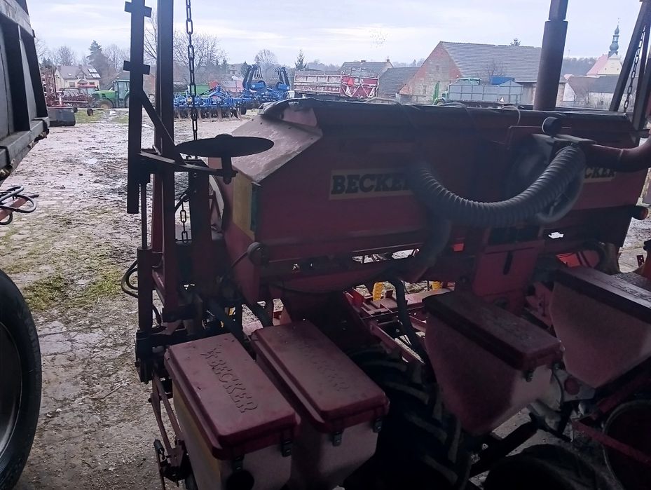 Siewnik kukurydzy Becker