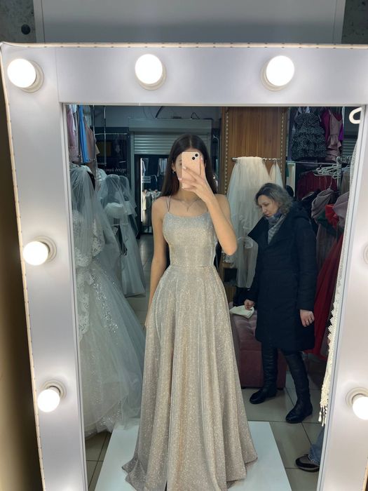 Шикарна сукня на випускний