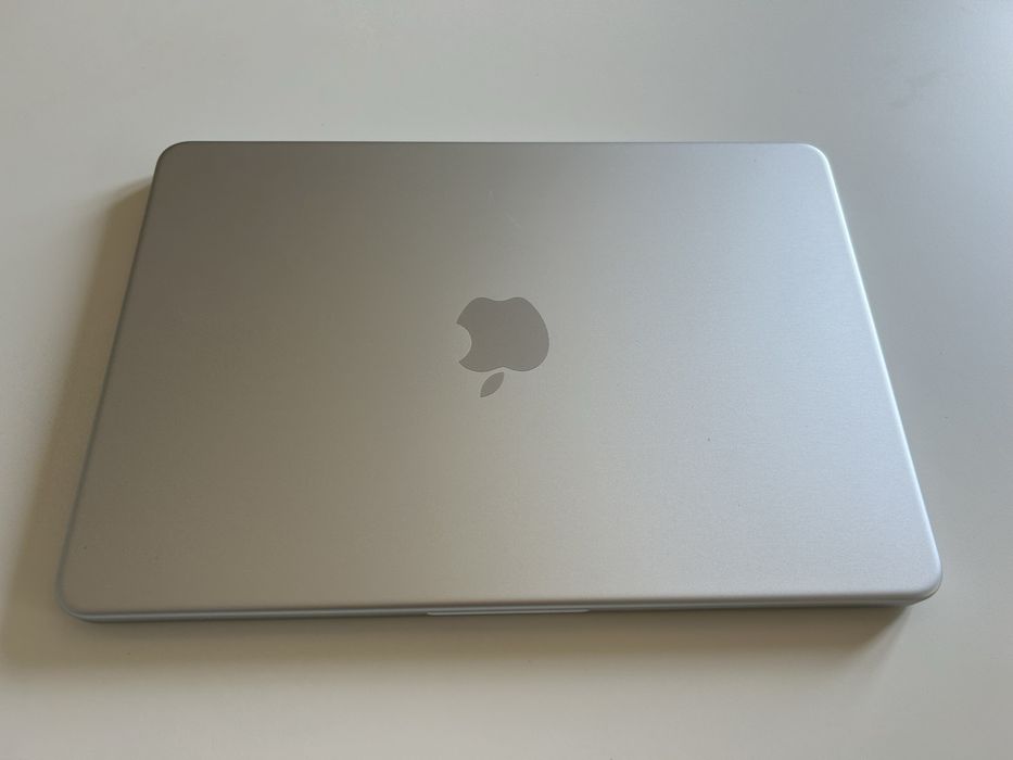 Computador portátil MacBook Neo APPLE Prateado - Teclado US (13'' - Apple A18 Pro 6-Core - RAM: 8 GB - 256 GB SSD - GPU 5-Core)