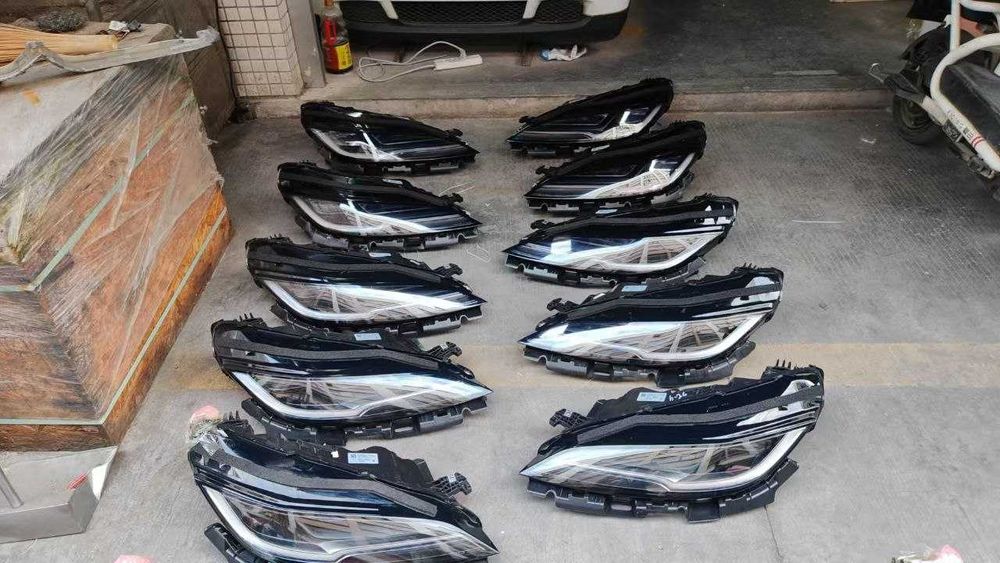 Ліхтар задній фонарь нижний повторитель Tesla Model 3 Highland 23+