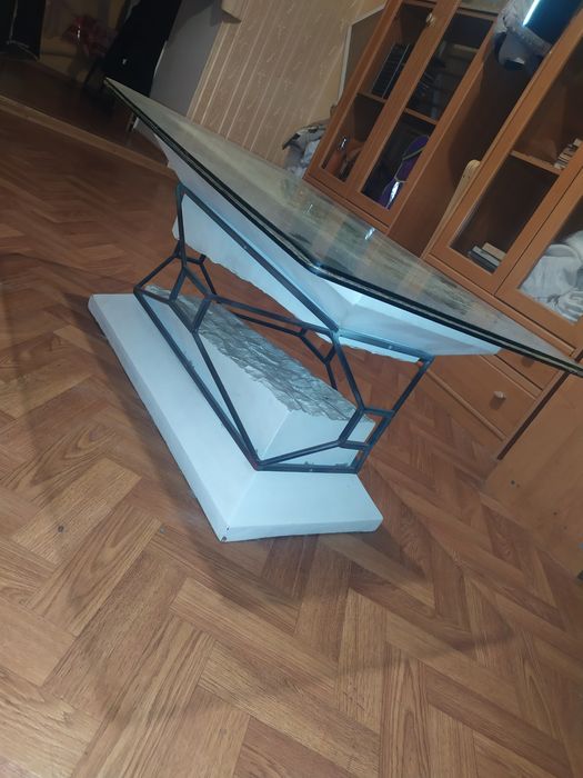 Стол  стеклянный