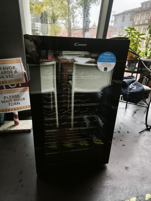 Garrafeira elétrica Candy – em bom estado