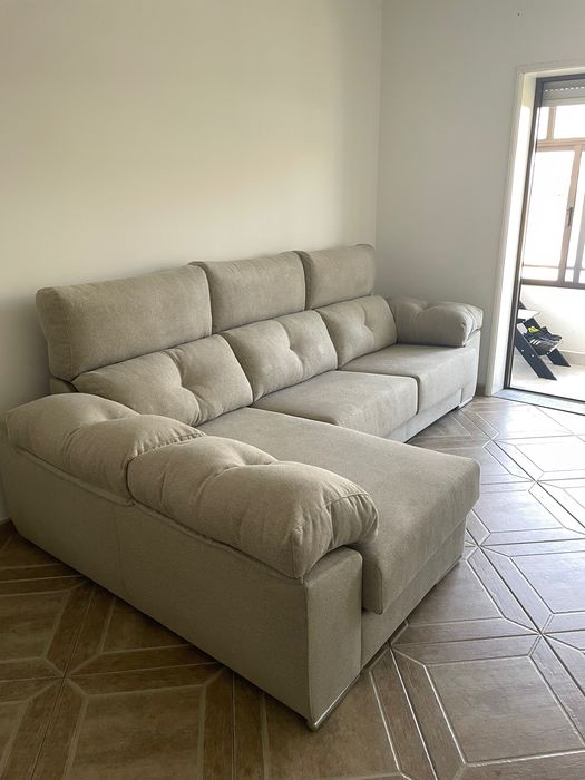 Sofá Beje 3 lugares, extensível com chaise long
