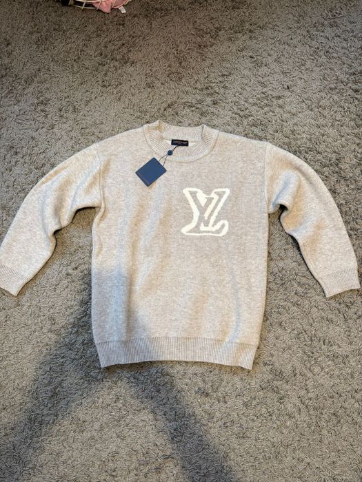 Szary sweter Louis Vuitton