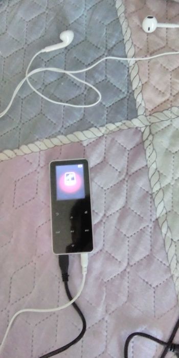 NOWY ODTWARZACZ MUZYKI MP3, radio, dyktafon, kolor srebrny