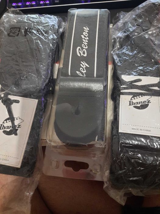 ALÇA DE GUITARRA NOVA NA EMBALAGEM IBANEZ E HARLEY BENTON.