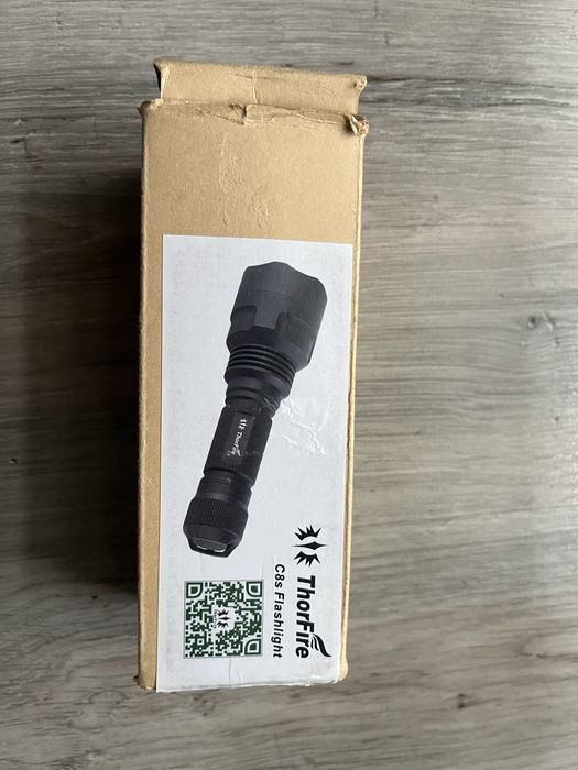 Latarka szperacz ThorFire C8