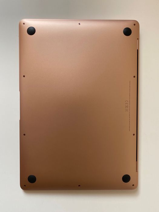 MacBook Air M1 13.3” ROSE GOLD (2500 zł) + myszka Magic Mouse (300 zł)