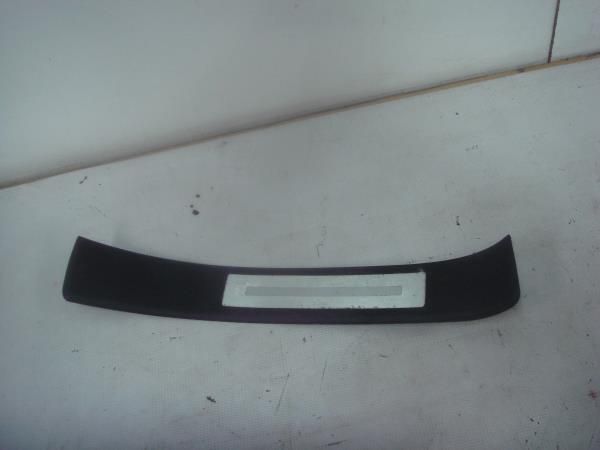 Moldura Entrada Porta Tr. Dta AUDI A4 (8EC, B7)