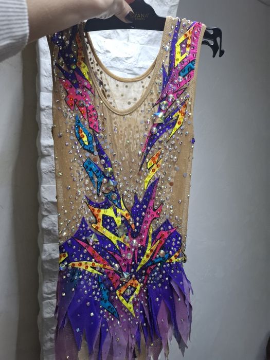 Продам купальник для художественной гимнастики