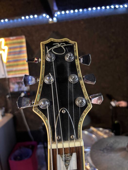 Peavey Rockingham B6 Hollow Body – Bigsby – Cherry