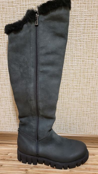 Продам зимові черевики