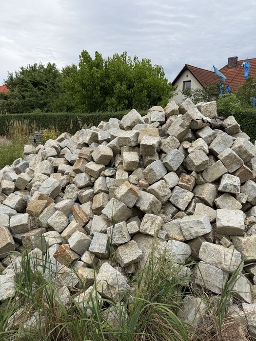 Kostka granitowa duża