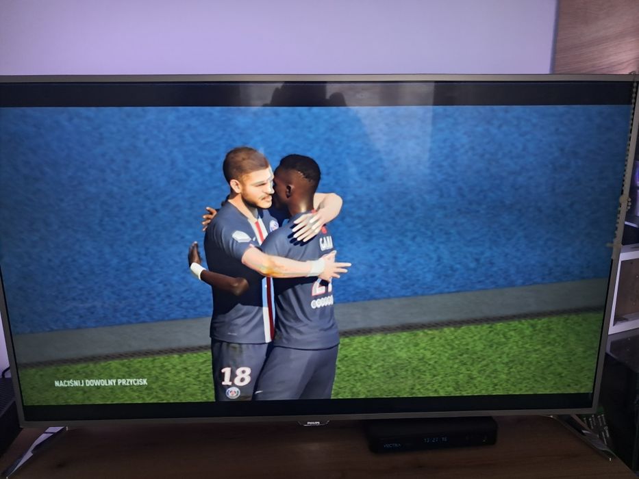 Xbox one 750 + 7 gier + pad