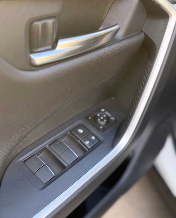 Продам автомобіль Toyota RAV4 2023 року