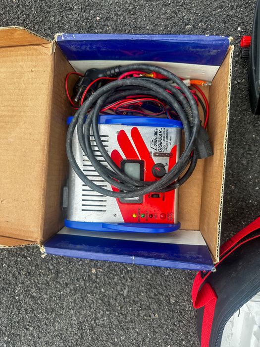 Carro RC Nitro Kyosho 1/10 c/ Starter Box, Rádio Futaba e Acessórios