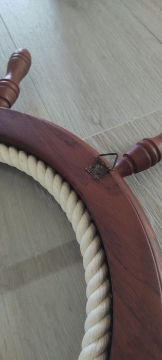 Leme em madeira com vidro e corda decorativa