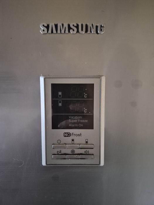 Большой холодильник Samsung  No Frost